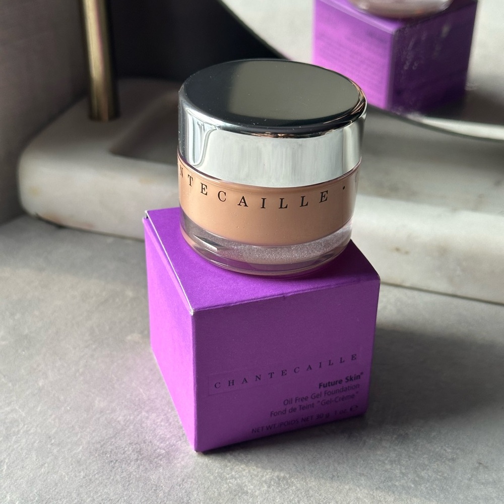 Future Skin Oil Free Gel Foundation in NUDE Never Opened NIB